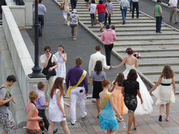Wedding party at the Luzhkov Bridge over the Vodootvodny Canal, viewed from the sightseeing bus