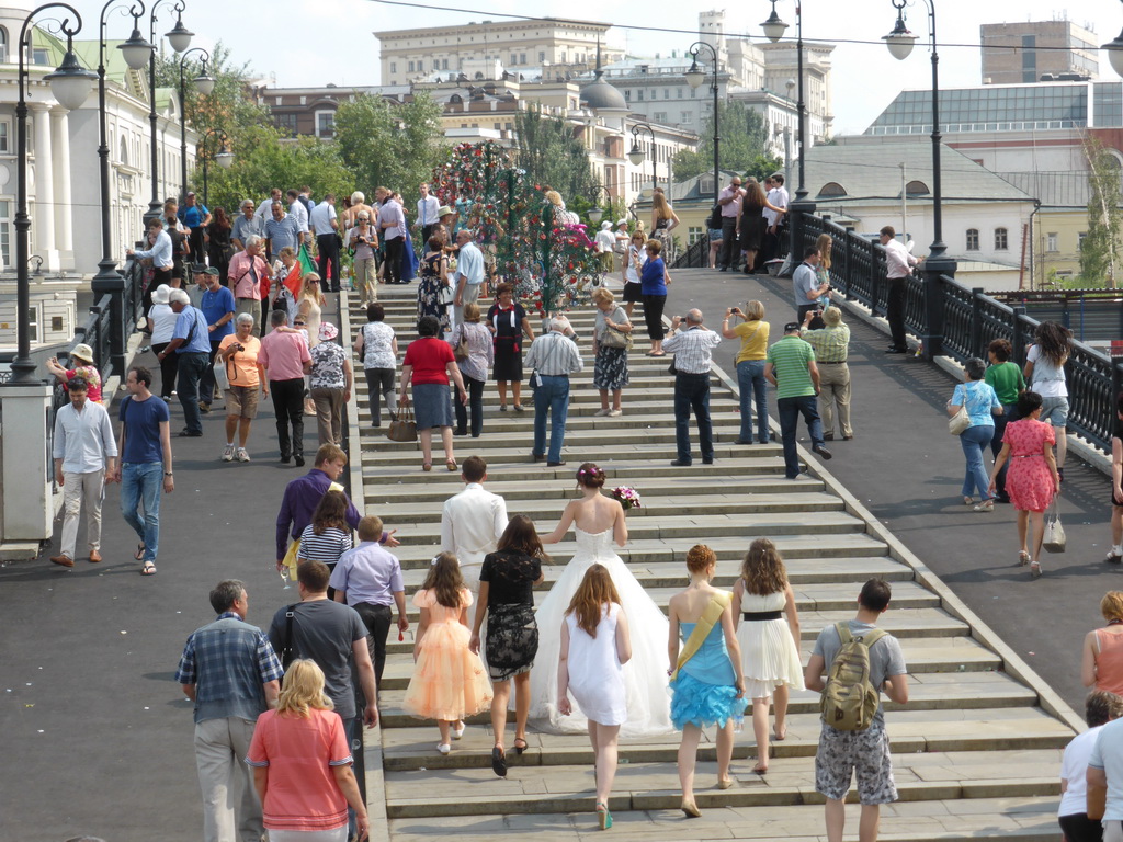 The Luzhkov Bridge over the Vodootvodny Canal with a wedding party, viewed from the sightseeing bus