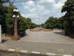 Fountains at the west side of Bolotnaya Square, viewed from the sightseeing bus