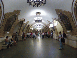 Hallway inbetween the platforms of the Kievskaya subway station