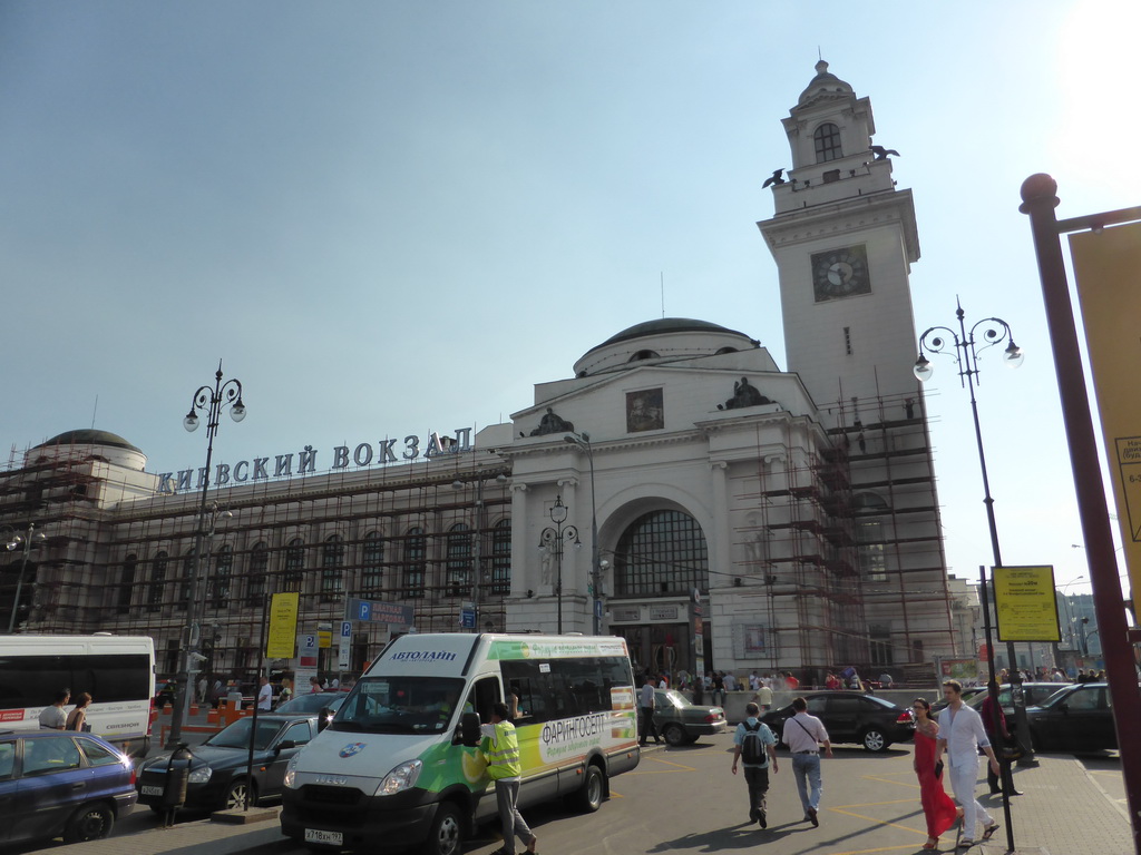 Front of the Kiyevsky Railway Station at the Kiyevskogo Vokzala Square