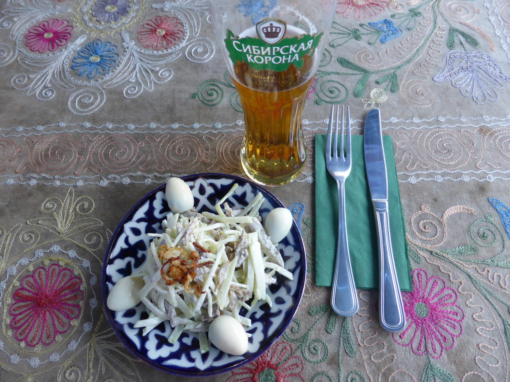 Dinner and Sibirskaya Korona beer at the Vostok Story restaurant at Yevropy Square