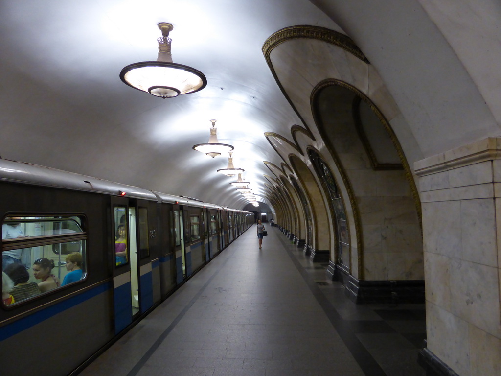 Platform at the Novoslobodskaya subway station