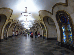 Hallway inbetween the platforms of the Novoslobodskaya subway station