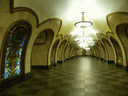 Hallway inbetween the platforms of the Novoslobodskaya subway station