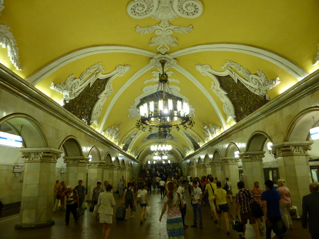 Hallway inbetween the platforms of the Komsomolskaya subway station