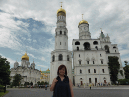 Miaomiao at Ivanovskaya Square at the Moscow Kremlin, with a view on the Ivan the Great Belltower, the Cathedral of the Archangel Michael, the Cathedral of the Annunciation and the Grand Kremlin Palace
