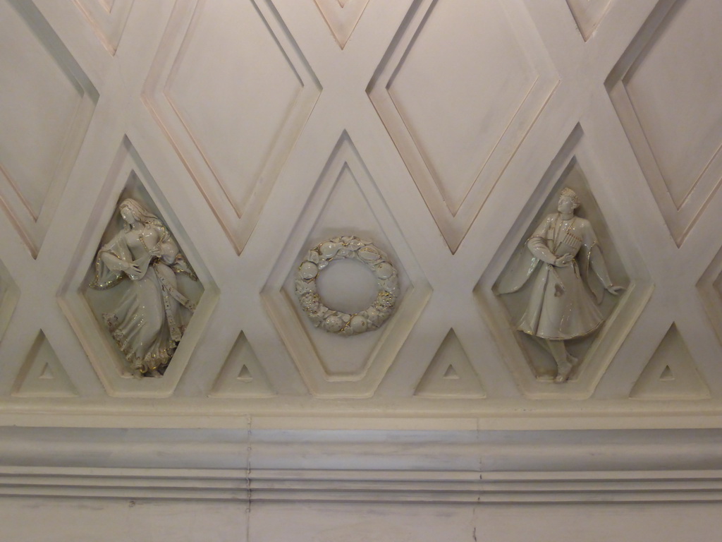 Reliefs at the ceiling of the hallway inbetween the platforms of the Teatralnaya subway station