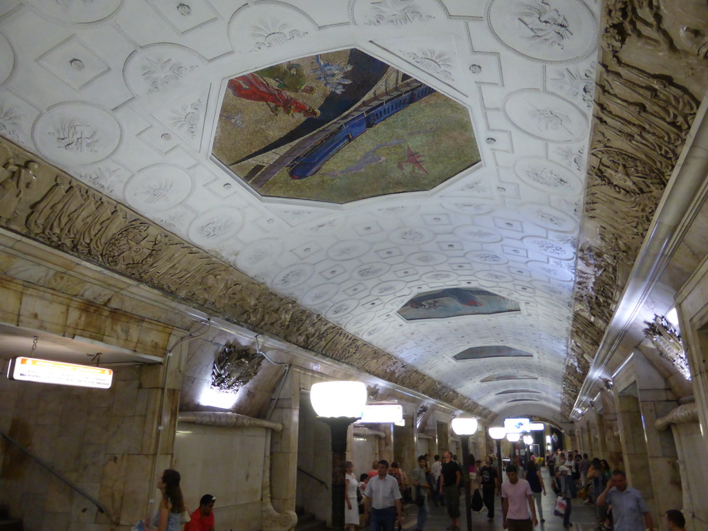 Hallway inbetween the platforms of the Novokuznetskaya subway station