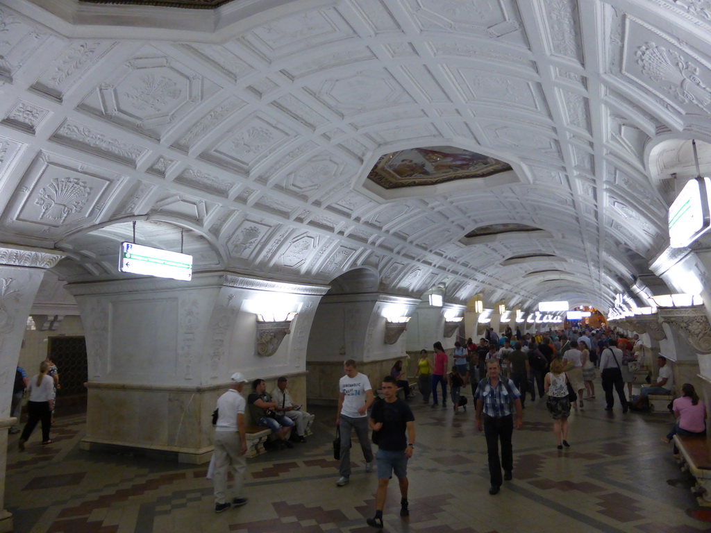 Hallway inbetween the platforms of the Belorusskaya subway station