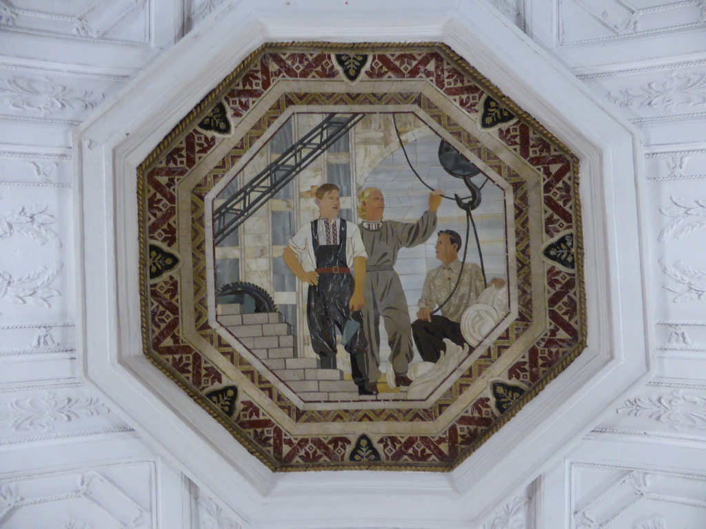 Painting on the ceiling of the hallway inbetween the platforms of the Belorusskaya subway station