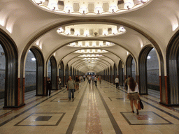 Hallway inbetween the platforms of the Mayakovskaya subway station
