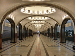 Hallway inbetween the platforms of the Mayakovskaya subway station