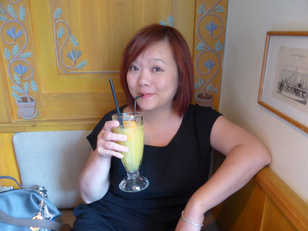 Miaomiao with drink at the Deti Rayka restaurant at Nikitskiy Boulevard