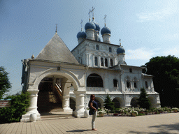 Miaomiao in front of the Church of Our Lady of Kazan at the Kolomenskoye estate