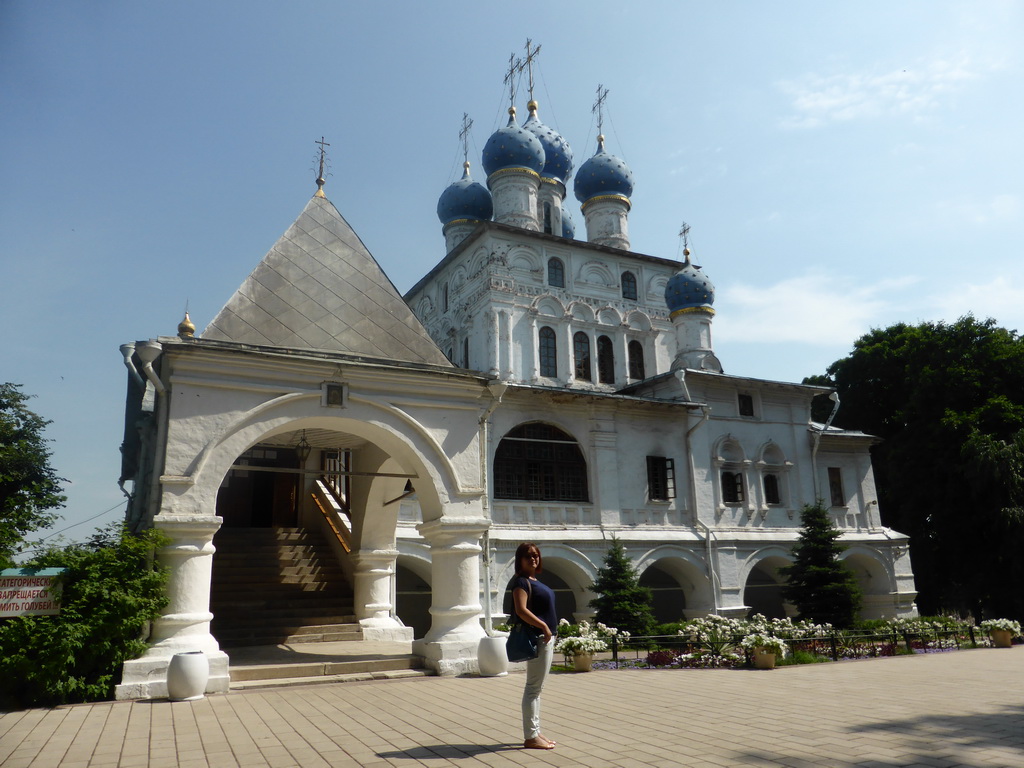 Miaomiao in front of the Church of Our Lady of Kazan at the Kolomenskoye estate