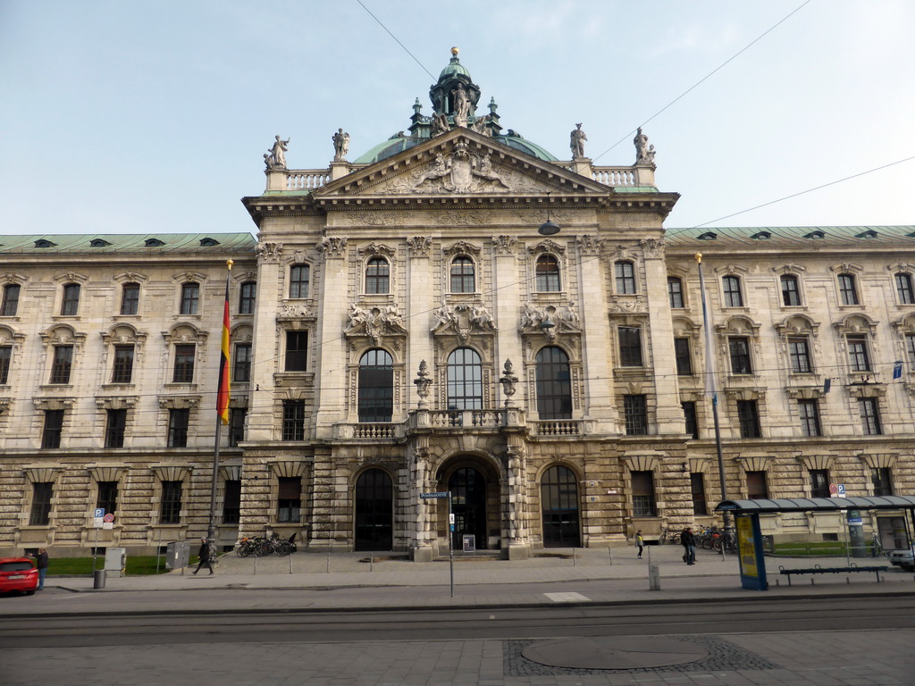 Southwest side of the Justizpalast building at the Prielmayerstraße street