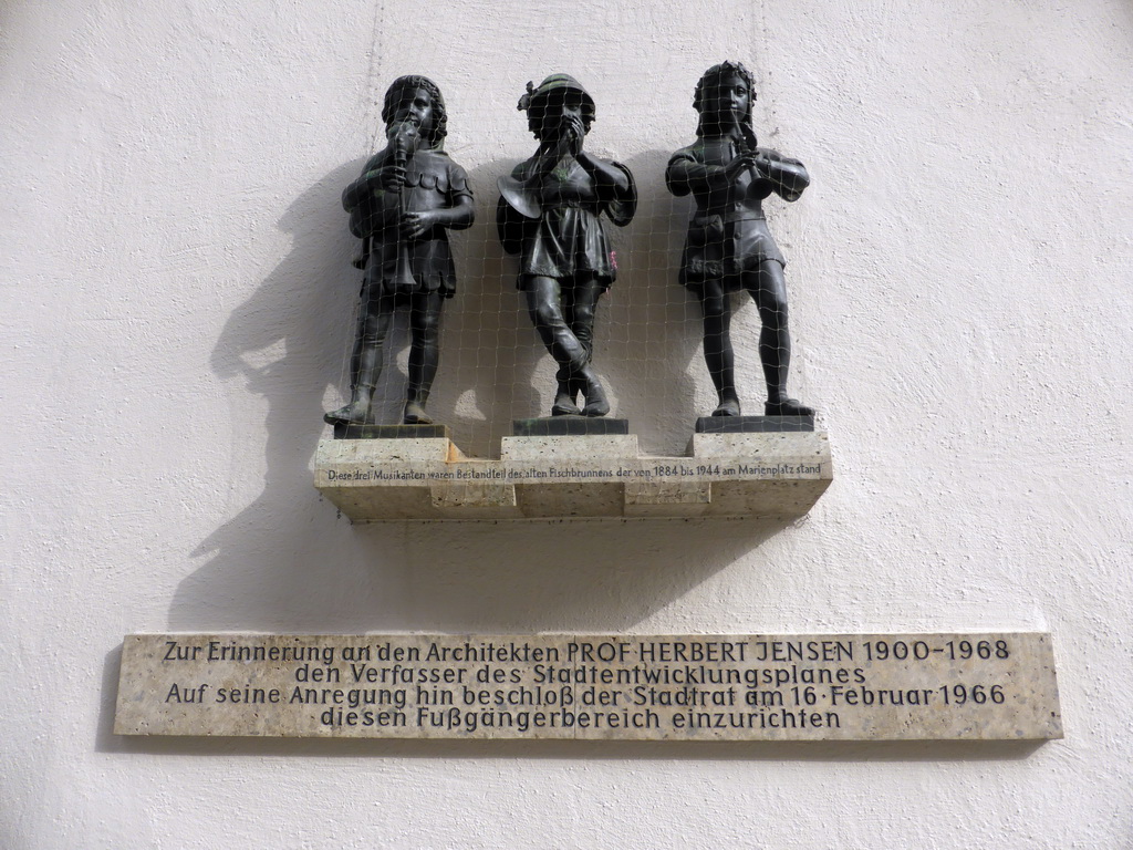 Statuettes at the Karlstor gate