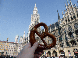 Pretzel at the Marienplatz square, with the left front of the Neues Rathaus building, the towers of the Frauenkirche church and the Mariensäule column