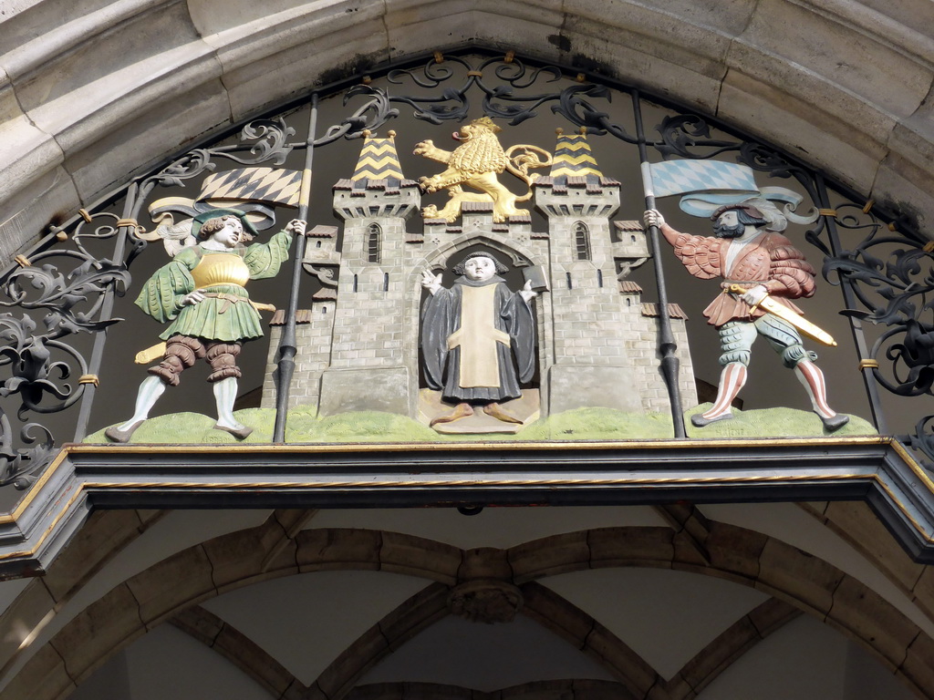 Relief above the gate from the Marienplatz square to the inner square of the Neues Rathaus building