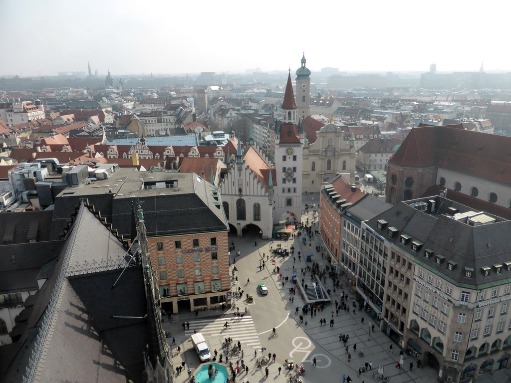 Southeast side of the city with the Marienplatz square, the Fischbrunnen fountain, the Altes Rathaus building and the Heiliggeistkirche church, viewed from the tower of the Neues Rathaus building