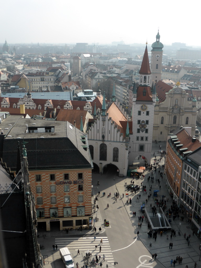 Southeast side of the city with the Marienplatz square, the Altes Rathaus building and the Heiliggeistkirche church, viewed from the tower of the Neues Rathaus building