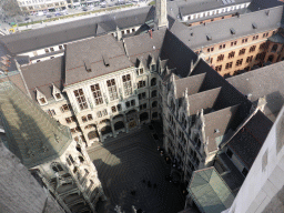 The inner square of the Neues Rathaus building and the Marienhof square, viewed from the tower