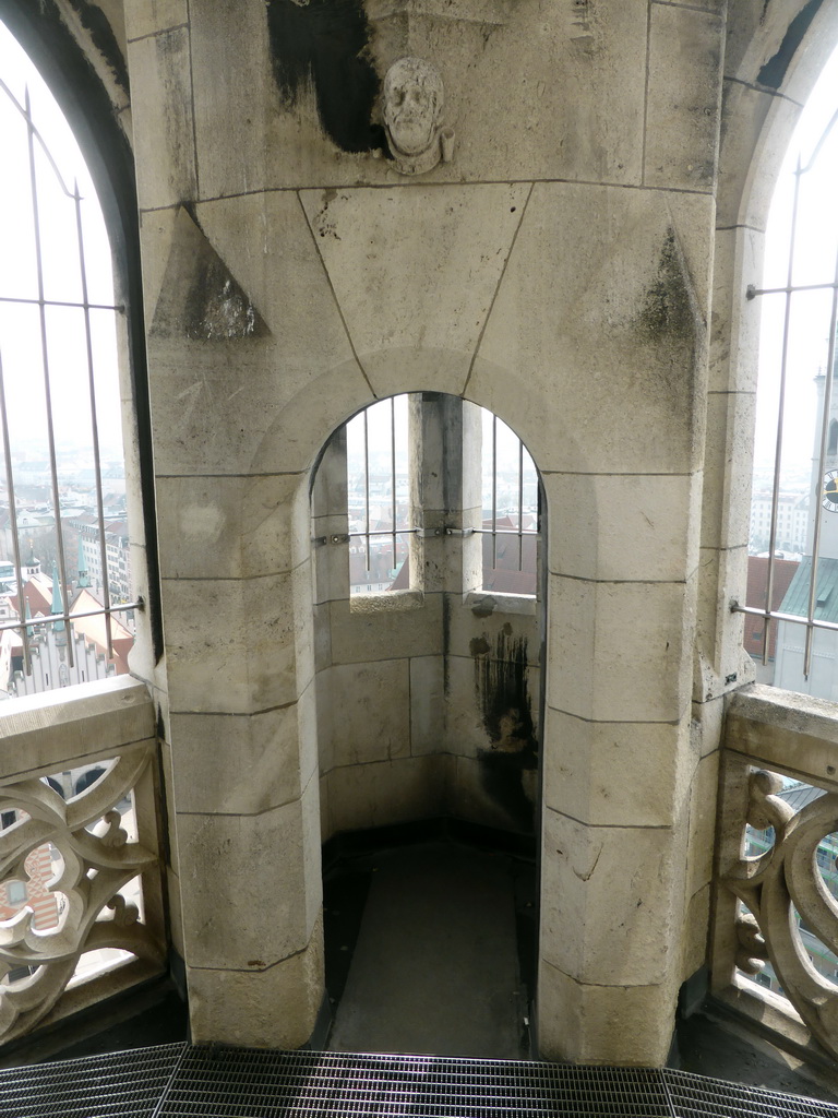 Southeast alcove of the tower of the Neues Rathaus building