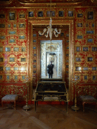 Tim reflected in a mirror in the Miniatures Cabinet at the Rich Rooms at the Upper Floor of the Munich Residenz palace