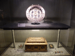 Plate and jewelry box, at the Treasury at the Lower Floor of the Munich Residenz palace, with explanation
