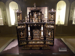 House altar of Duke Albrecht V of Bavaria, at the Treasury at the Lower Floor of the Munich Residenz palace, with explanation