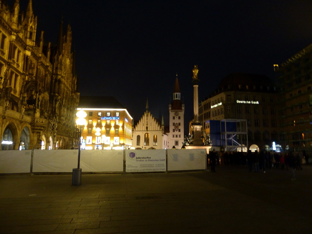 The Marienplatz square with the Neues Rathaus building, the Altes Rathaus building and the Mariensäule column, by night
