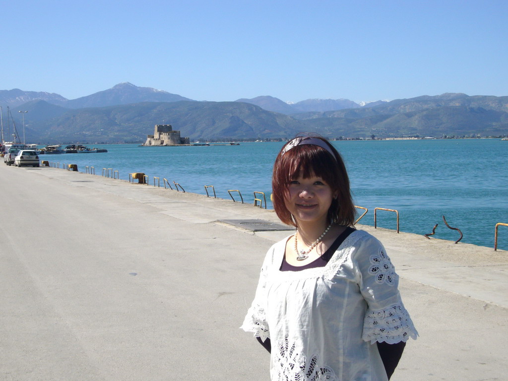 Miaomiao and the Bourtzi Castle in the harbour of Nafplion