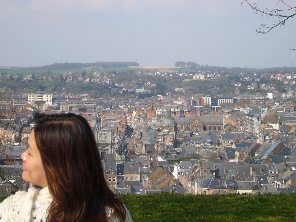 Miaomiao at a viewing point at the north side of the Citadel of Namur, with a view on the city center with the Église Saint-Loup de Namur church and the Église Saint-Jacques de Namur church