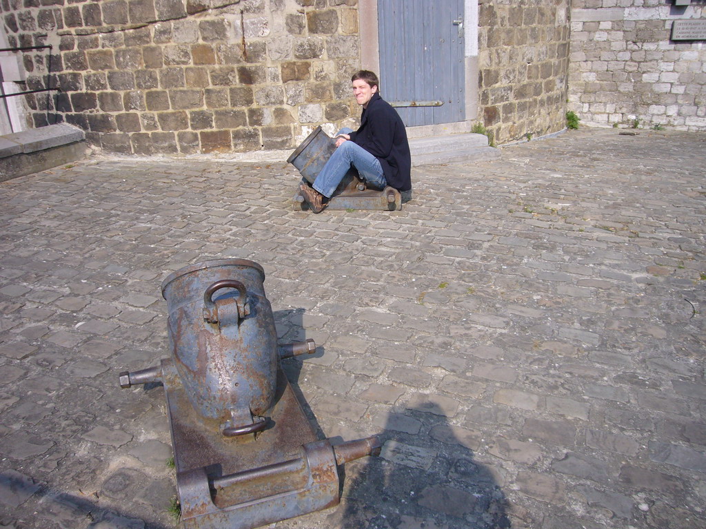 Tim with cannons at the Citadel of Namur