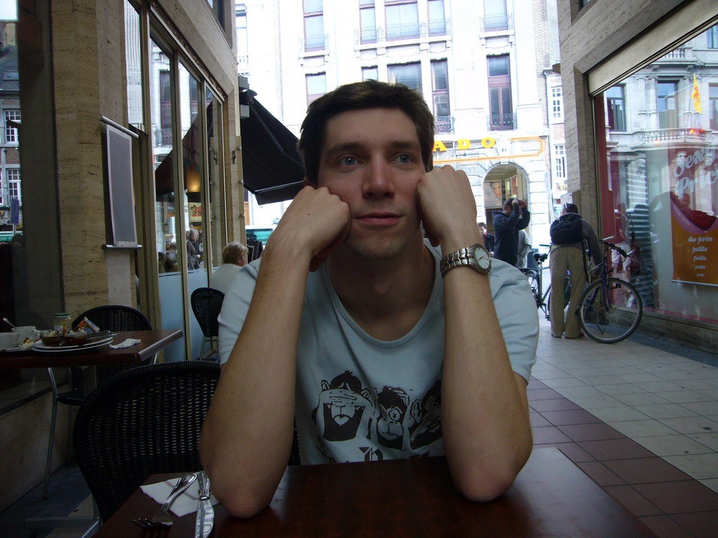 Tim at the terrace of the Tea Room Villeroy at the Galerie Saint-Joseph gallery