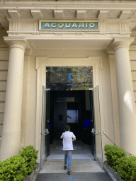 Max at the entrance of the Acquario di Napoli aquarium at the Villa Comunale park