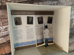 Max with information on Jean-Baptiste Lamarck, Georges Cuvier, Richard Owen and Alfred Wallace at the Museo Darwin Dohrn museum