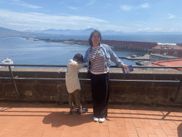 Miaomiao and Max at the Pedro de Toledo Loggia at the Third Floor of the Civic Museum at the Castel Nuovo castle, with a view on the Naples Port with the Pier with the Molo San Vincenzo Lighthouse