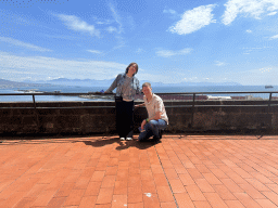 Tim and Miaomiao at the Pedro de Toledo Loggia at the Third Floor of the Civic Museum at the Castel Nuovo castle, with a view on the Naples Port with the Pier with the Molo San Vincenzo Lighthouse