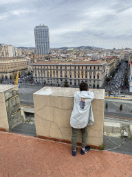 Max at the north side of the roof of the Castel Nuovo castle, with a view on the city center with the Hotel NH Napoli Panorama
