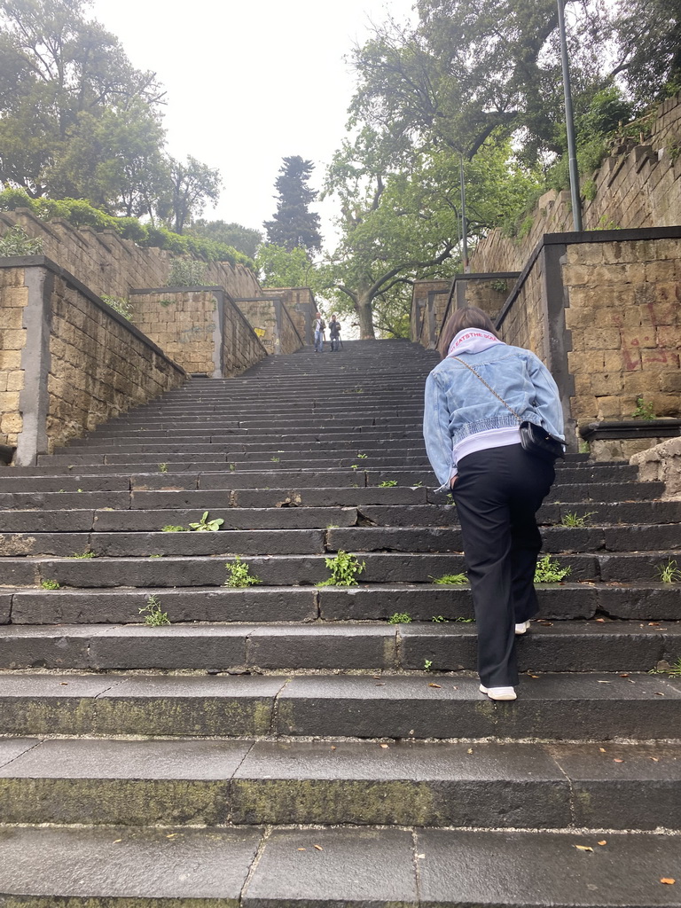 Miaomiao at the Gradini Capodimonte staircase