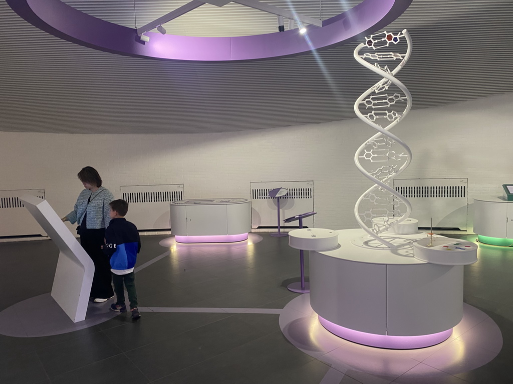 Miaomiao and Max with a scale model of a DNA double helix at the Corporea building at the east side of the Città della Scienza museum
