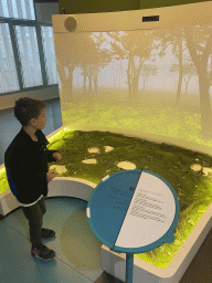 Max doing a walking game at the Corporea building at the east side of the Città della Scienza museum