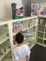 Max at the shop at the Planetarium at the east side of the Città della Scienza museum