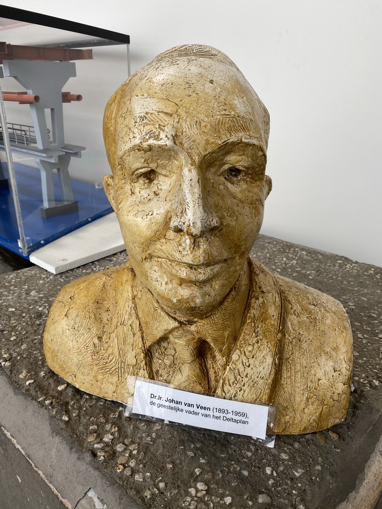 Bust of Johan van Veen at the Delta Expo at the Deltapark Neeltje Jans, with explanation