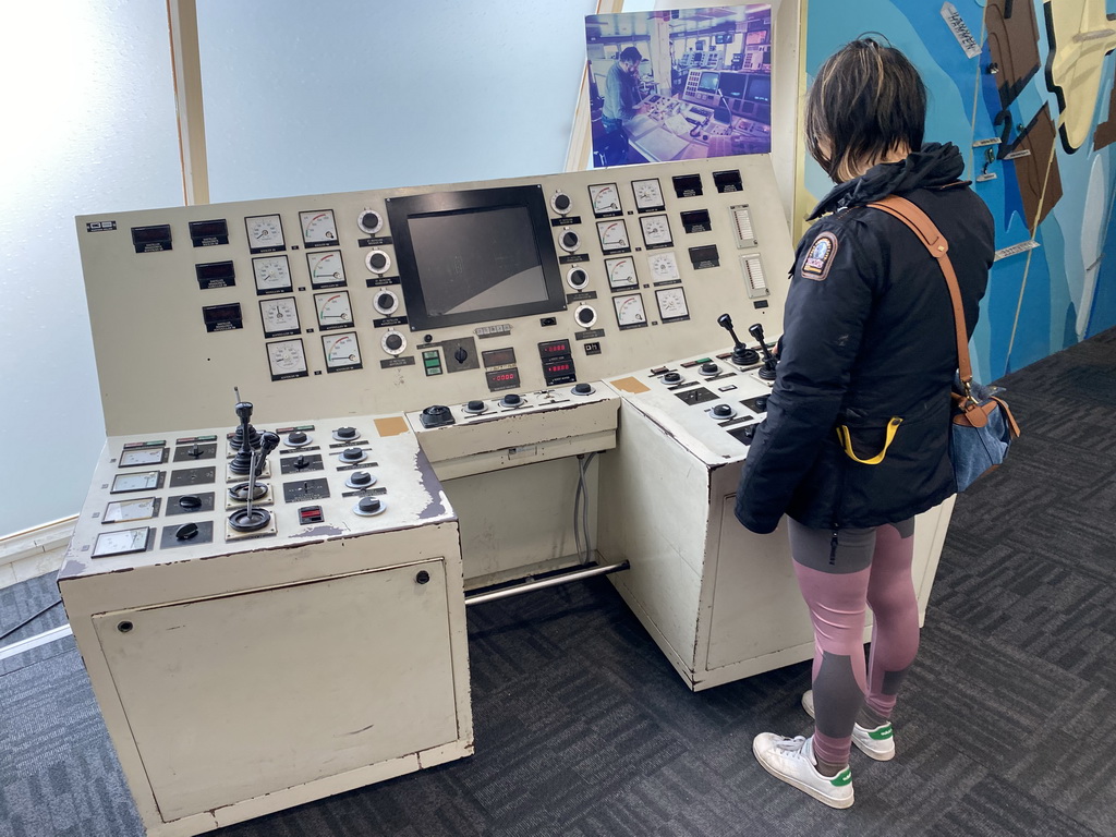 Miaomiao with the control panel of a dam at the Delta Expo at the Deltapark Neeltje Jans