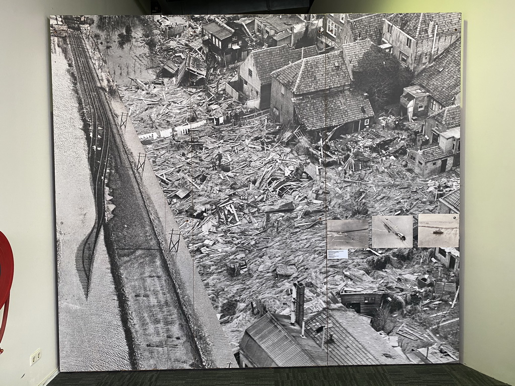 Photographs of the North Sea flood of 1953 at the Delta Expo at the Deltapark Neeltje Jans, with explanation