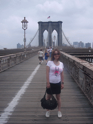 Miaomiao at Brooklyn Bridge