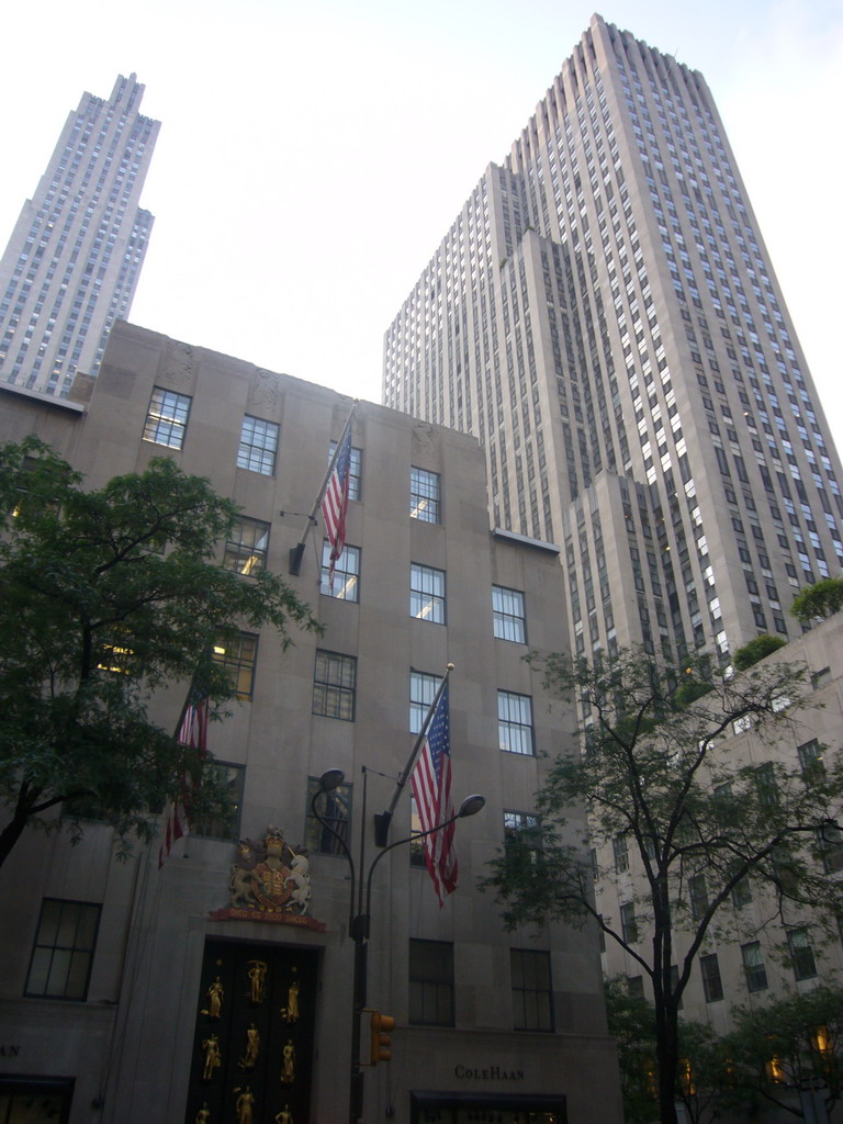 The front of Rockefeller Center, from Fifth Avenue